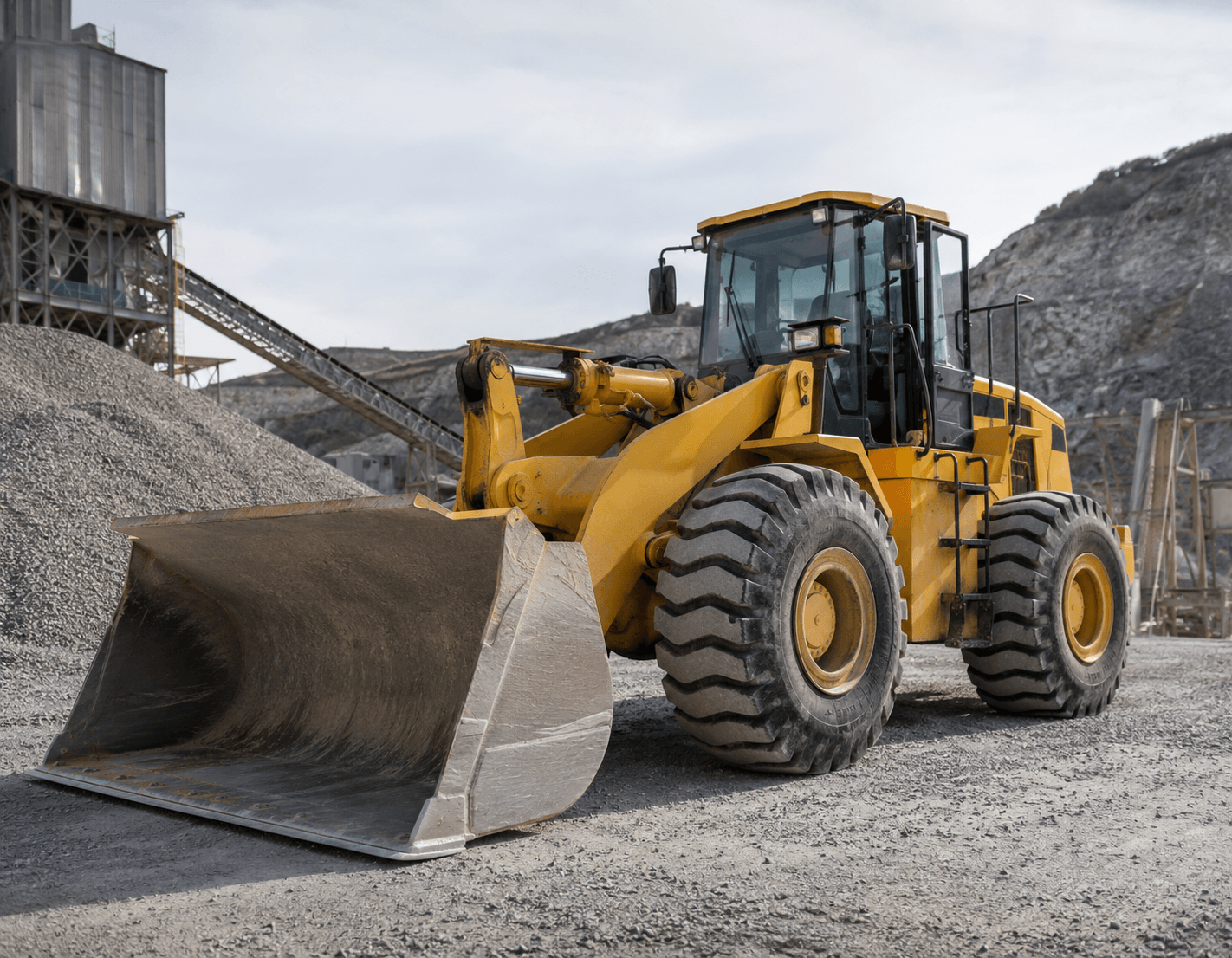 Engin de chantier sur un site industriel